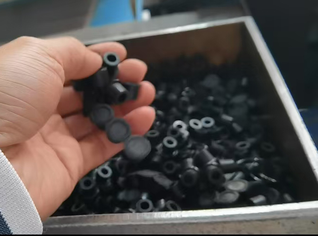 Dzień w obiekcie produkcji gumy Zhengguan