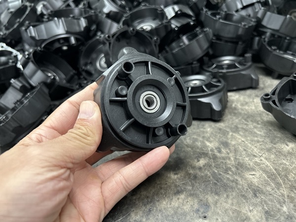 Przeniesiemy wszystkie te plastikowe formy wtryskowe do nowej fabryki w Wietnamie.