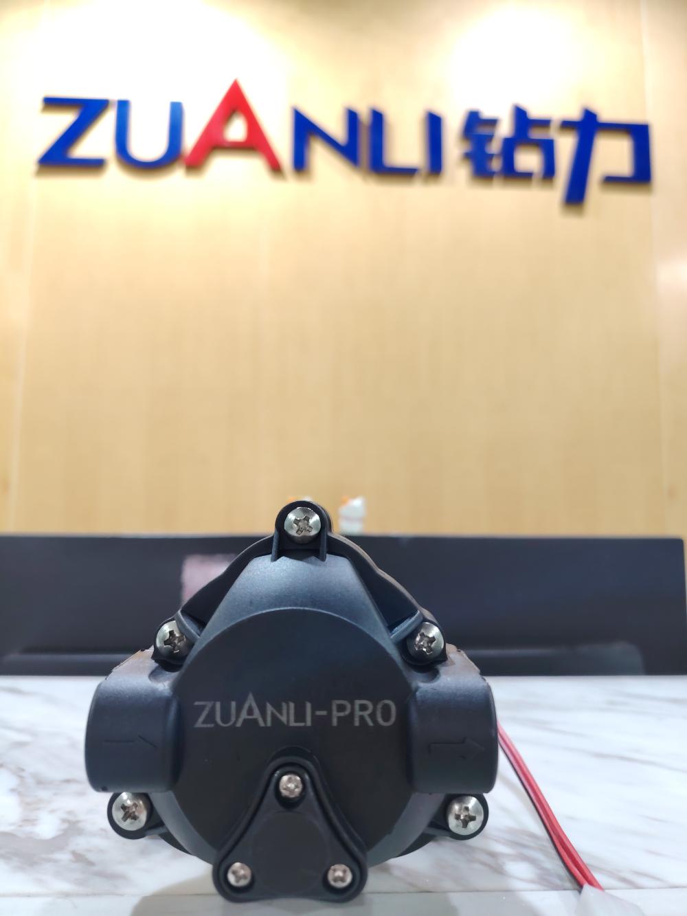 Świąteczny pośpiech, bezbłędna wysyłka! Kontener w drodze do cenionego partnera.ZUANLI RO POMPA.