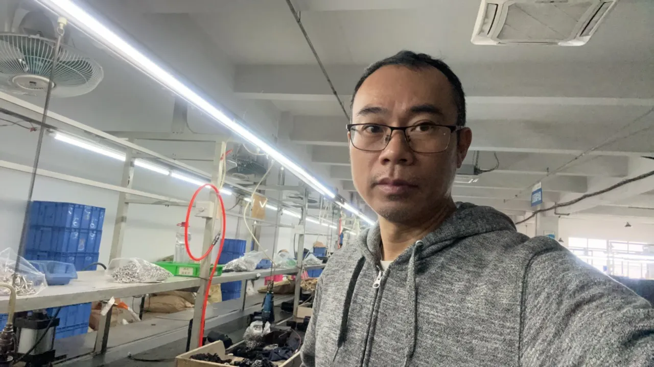 Nie pozwól, aby pompa wspomagająca niskiej jakości zniszczyła Twój oczyszczacz wody! Wybierz pompę wspomagającą odwróconą osmozę Zuanli i daj swojemu oczyszczaczowi wody „silne serce”. Od teraz możesz cieszyć się czystą wodą bez zmartwień i pić ze spokojem ducha!