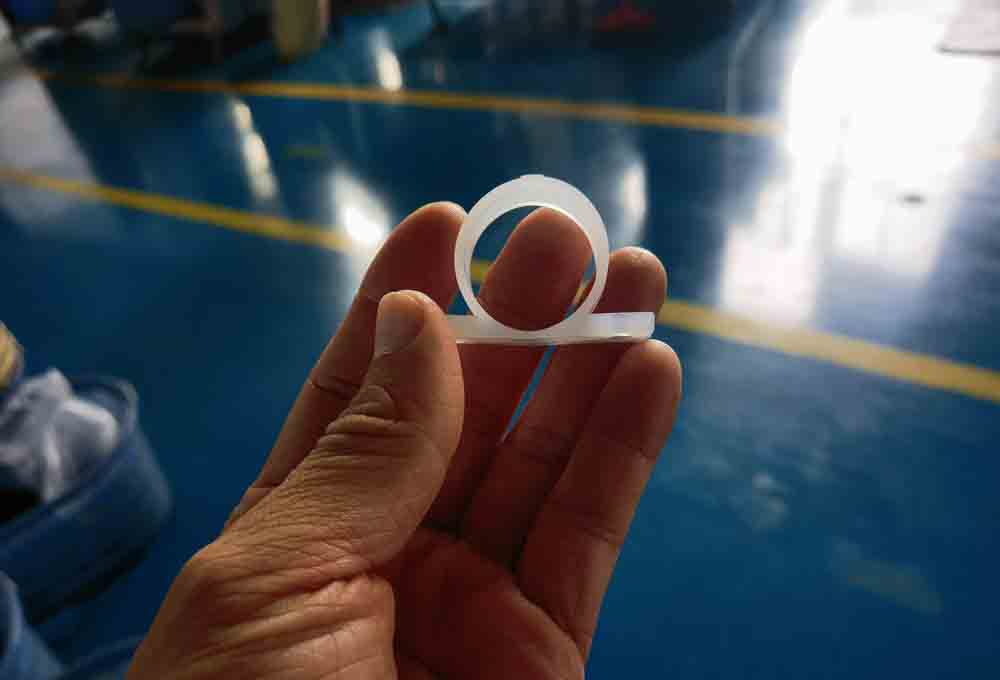 Niestandardowy, ekologiczny, antywibracyjny i antypoślizgowy silikonowy wspornik montażowy